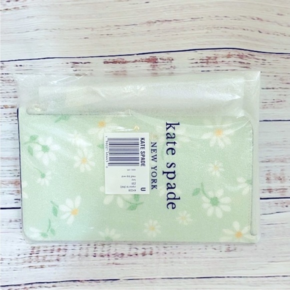 NWT Kate Spade Lucy Day Tripper Daisy floral Medium L-Zip Wristlet - Picture 3 of 6
